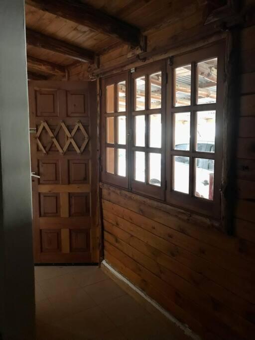Pequena Casa De Troncos, Detras De Casa Principal No Trabajo Con Tarjeta De Credito Пуэрто-Мадрин Экстерьер фото