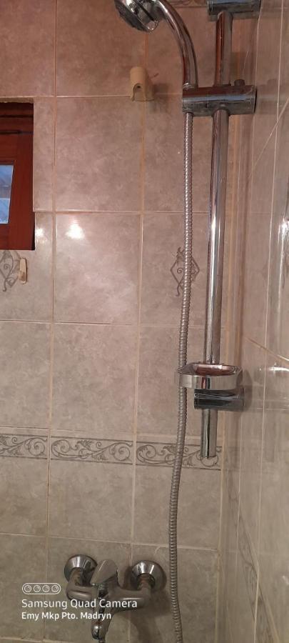 Pequena Casa De Troncos, Detras De Casa Principal No Trabajo Con Tarjeta De Credito Пуэрто-Мадрин Экстерьер фото